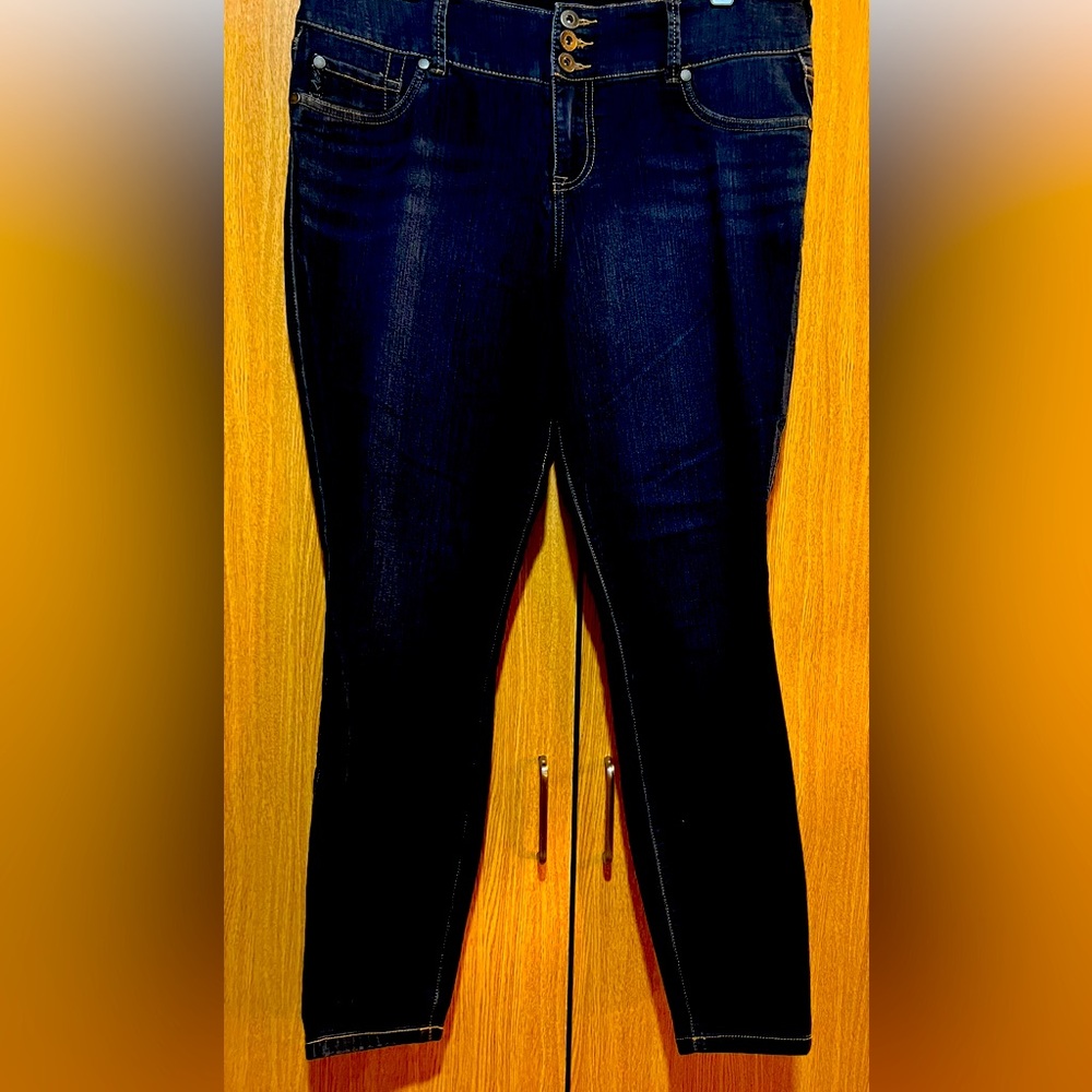 NWOT Torrid Denim Cotton Blend  Jeans Women's Size 16R Dark Blue  Stretch